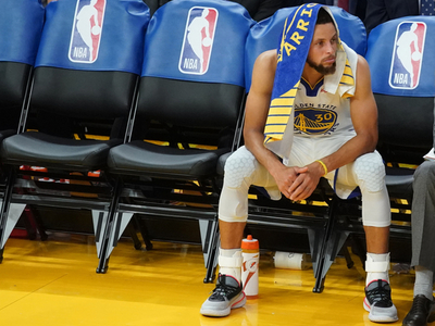 Stephen Curry se fractura la mano izquierda