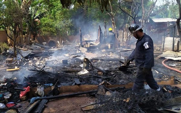 Incendio consume vivienda en Hernandarias