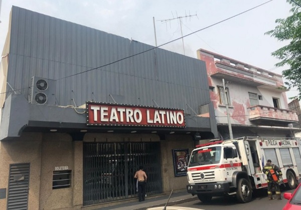 Principio de incendio se registra en el Teatro Latino