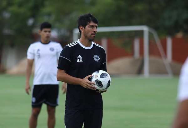 Daniel Garnero y Roque Santa Cruz en el futuro de Olimpia
