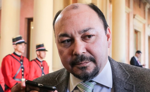Director afirma que buscan sacarlo del cargo para cortar control en Aduanas