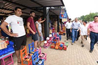 Carpinteros de Caaguazú se reubican en nueva galería que dignifica sus condiciones de trabajo | .::Agencia IP::.