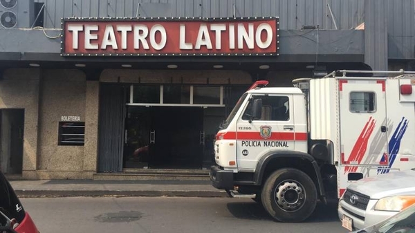 HOY / Incendio en teatro: a pesar de que "el show debe continuar", investigan si no fue provocado