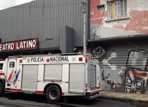 Controlan incendio en el Teatro Latino