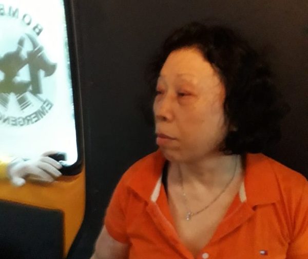 Buscan a familiares de mujer sobre quien cayó cartel