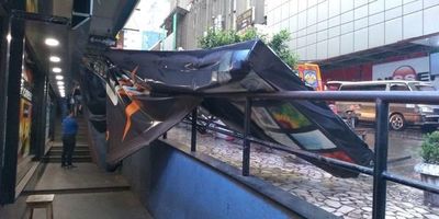 Tormenta deja destrozos y heridos en Ciudad del Este y alrededores - Nacionales - ABC Color