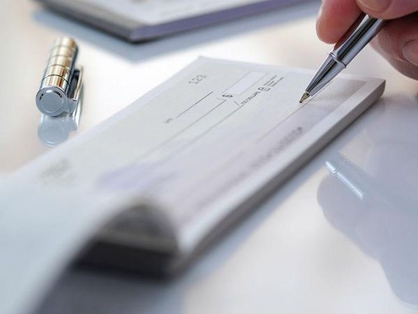 Imputan a una mujer por ser sospechosa de falsificar firma en cheque de su amiga