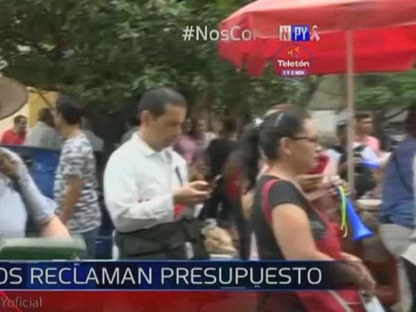 Personal del Hospital Nacional de Itauguá exige nivelación salarial
