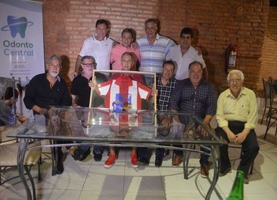 Emotivo encuentro de campeones mundiales de fútbol de salón