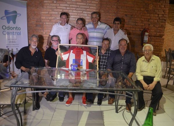 Emotivo encuentro de campeones mundiales de fútbol de salón