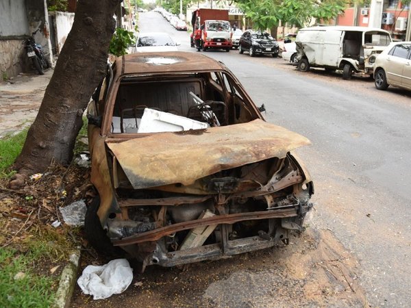 Chatarras inundan corralones y calles creando potenciales focos de dengue