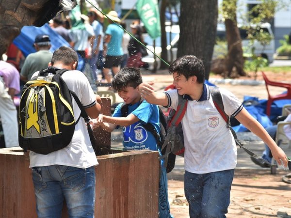 MEC pide ser flexibles con uniformes ante ola de calor
