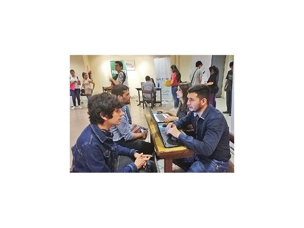 Ofrecen empleo en el área de call center
