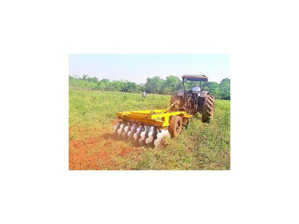 Con ayuda municipal preparan terreno para cultivar sésamo