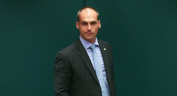 Crítican al hijo de Bolsonaro por defender el regreso de la dictadura en Brasil » Ñanduti