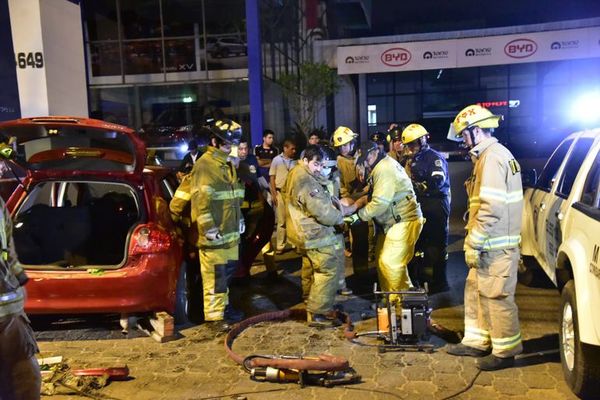 Tres jóvenes resultan heridos en accidente sobre Eusebio Ayala - Nacionales - ABC Color