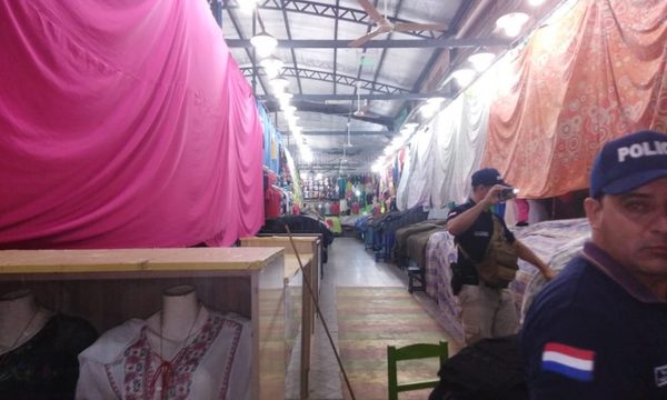 Allanan zona comercial de los bolivianos