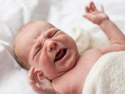 Rescatan a beba de dos meses encerrada en una pieza