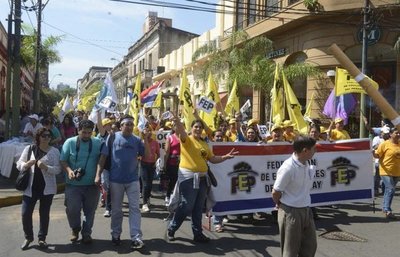 Docentes se movilizarán solicitando que aumento sea desde abril