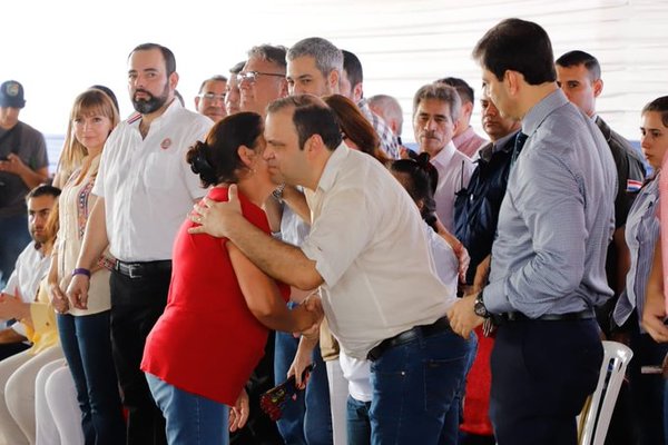 Aporte entregados por el Gobierno forman parte de una agenda social - .::RADIO NACIONAL::.