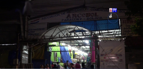 Allanan tiendas del Mercado 4 en busca de prendas falsificadas | Noticias Paraguay