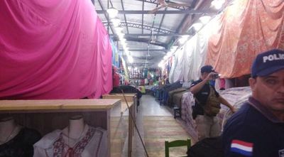 Incautan productos falsificados en el Mercado 4