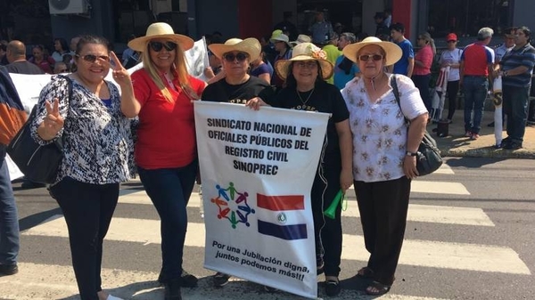 HOY / Guardiacárceles exigen respuestas al Ministerio de Justicia: aumento o huelga