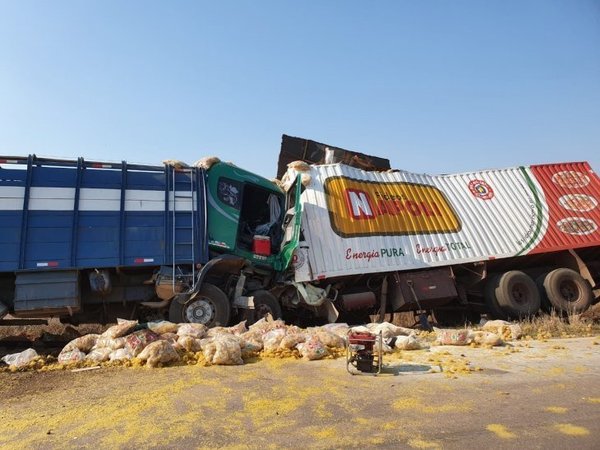 CHOQUE FRONTAL DE CAMIONES EN CONCEPCIÓN DEJA UN FALLECIDO