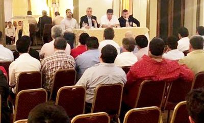 Villamayor con “reeleccionistas” en hotel capitalino: “A nosotros nos dicen desastre ko Marito”, le señaló seccionalero - ADN Paraguayo