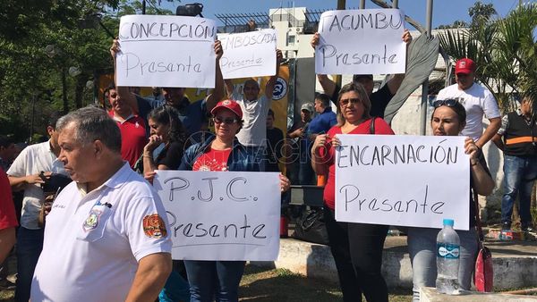 Funcionarios penitenciarios y del Registro Civil se movilizan por reivindicaciones