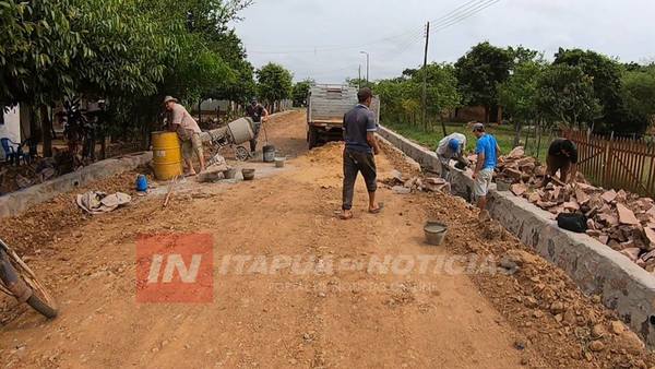 GRAL. ARTIGAS: CONSTRUYEN EMPEDRADOS Y DESAGÜE PLUVIAL EN BARRIO N° 1