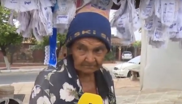 Trabajadora se hizo hasta de casa propia vendiendo flores en cementerio