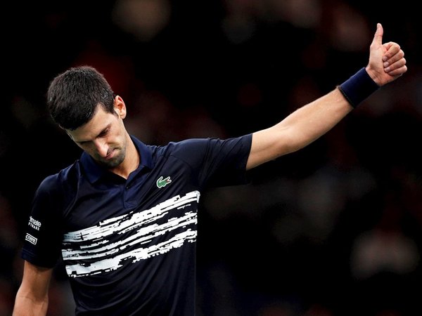 Djokovic aplasta a Tsitsipas