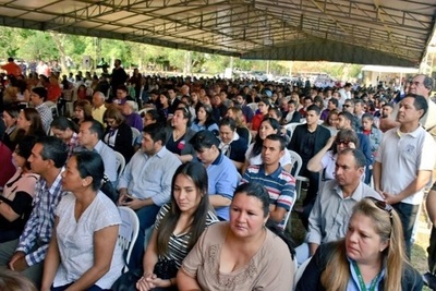 Entregan más de 900 becas a jóvenes en Misiones