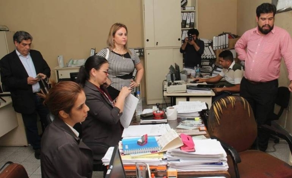 HOY / Fiscalía allana municipalidad de Lambaré: quisieron hacerlo de sorpresa pero alguien filtró