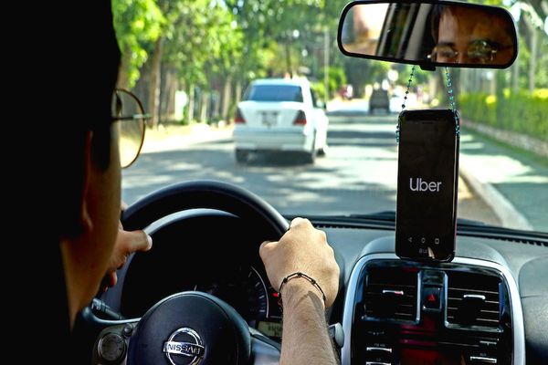 Un menor fue imputado por hurtar celular de una Uber