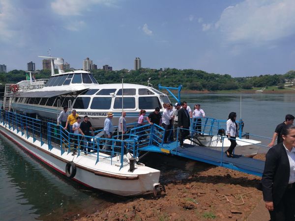 Travesía Trinacional abordo del catamarán Victoria Austral