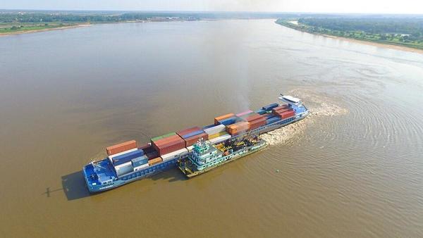 Embarcación queda varada en Pilar como consecuencia de la bajante - ADN Paraguayo
