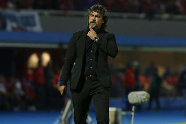 Leonel Álvarez habló sobre sus salidas de Cerro y Libertad