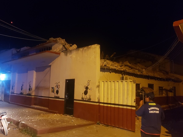 Concepción: Se derrumba parte de una escuela