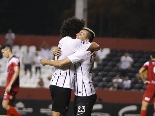 Libertad vence a Nacional y se mantiene en la lucha