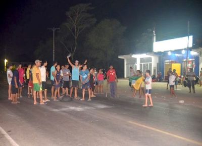 Crecen las protestas de usuarios por los cortes de agua y luz