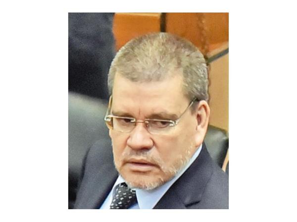 Senador Barrios pide la cárcel para diputado si cometió delito