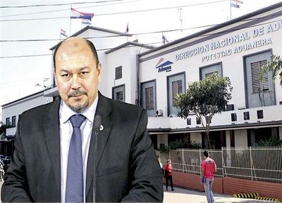 Solicitan renuncia del director de Aduanas