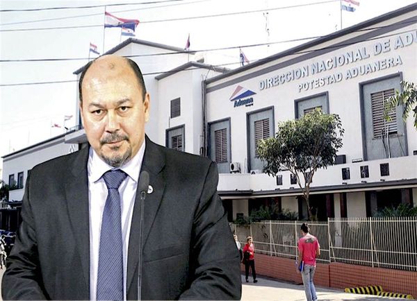 Solicitan renuncia del director de Aduanas