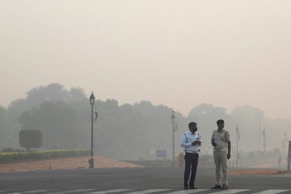 N. Delhi, sumergida en una nube ocre