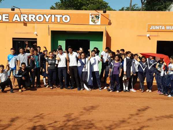 En Arroyito, estudiantes y vecinos toman Municipalidad