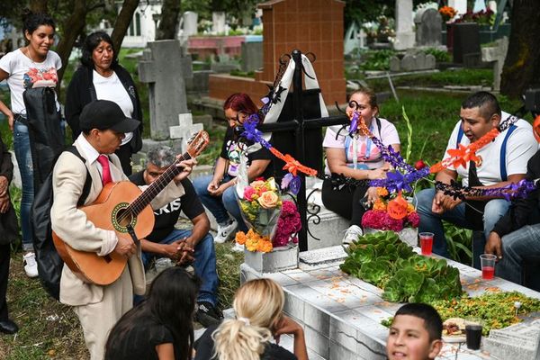 Mexicanos se encuentran con sus difuntos durante el Día de Muertos - Mundo - ABC Color