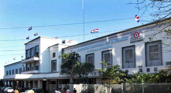 Sindicatos de Aduanas exigen renuncia del director de Aduanas | Noticias Paraguay