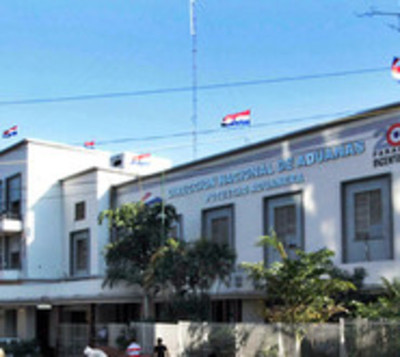 Funcionarios de Aduanas piden destitución del director - Paraguay.com